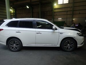 4UPJ-15299997］アウトランダーPHEV GG3W カットボディ 部品 コアサポート フェンダー ガラス ボンネット ドア 内装 外装 エンジン