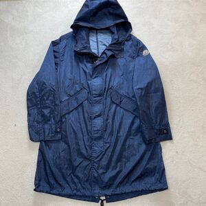 【極美品・現行】 MONCLER モンクレール メンズ デニム転写プリント モッズコート ナイロン コート ロゴ ワッペン ネイビー 1 M相当