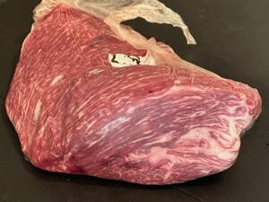 【即決】北海道産【経産牛】黒毛和牛イチボ/チルド 切るだけスペック 1.8kg 希少部位 贅沢赤身焼肉 ローストビーフ 安心現品画像 W0355L 