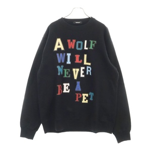 アンダーカバー 23AW SWEAT A WOLF WILL NEVER BE A PET ロゴプリント クルーネック 長袖スウェット トレーナー ブラック UC2C4891-4