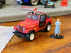 グリーンライト　映画　ターミネーター　1983年AMC　ジープ　CJ-7　レネゲード　ミニカー　1/64　（サラ・コナー付き）　限定品