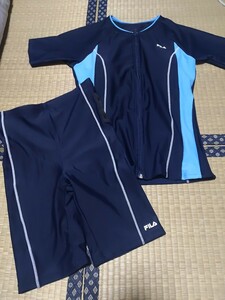 【新品】FILA　半袖フルジップ　セパレート　水着　S　フィットネス　ジム　紺