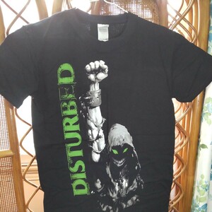 【服飾】 DISTURBED ディスターブド 結成30周年 ミュージック Tシャツ UPYOUR FIST バンド Sサイズ 着丈約67cm 身幅約45cm 綿 100%