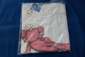 カウズ　Tシャツ　白　XX　柄ピンク　メンズ　XXL　UNIQLO　KAWS　ユニクロ　　UT　新品 未使用　