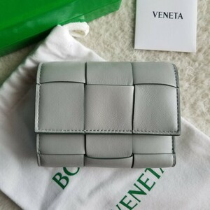 新品 BOTTEGA VENETA ボッテガヴェネタ バイカラー カセット ファスナー ウォレット 3つ折り財布 アゲートグレー/アロエ 750245V2PN11582