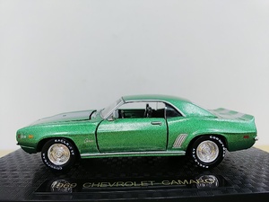 ■ROAD CHAMPSロードチャンプス 1/43 1969 CHEVROLET CAMARO グリーン×シルバー シボレーカマロ モデルミニカー