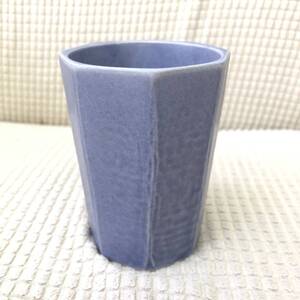 食器「薄紫色の陶磁器製のコップ」 高さ：約8.7cm 口直径：約6.3cm 湯飲み 湯呑み