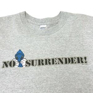 希少 ラメプリント【ビンテージ 90s GILDAN ULTRA COTTON NO SURRENDER! Tシャツ 】アメリカ USA アニマル メッセージ ジョーク パロディー