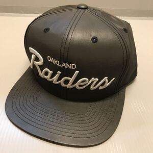 未使用！NFL VINTAGE コレクション OAKLAND Raiders Mitchell & Ness シルバー糸刺繍キャップ 帽子 ブラック系 SNAPBACK調節式 レア！