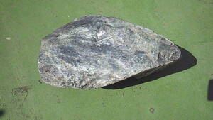 天然石　埼玉県寄居産　蛇紋岩　6.8kg　ネオジム磁石がつきます。　観賞用、アクアリウム、庭石、水石、盆栽、盆石