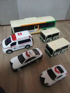 ⑤おもちゃ　バス、パトカー、救急車など6台セット