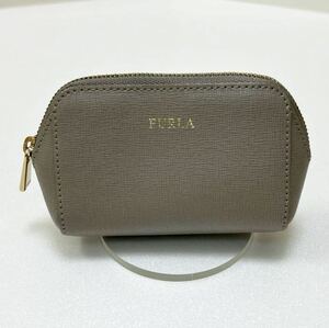 ☆美品☆ ◆FURLA フルラ◆ ミニポーチ　メイクポーチ　小物入れ　レザー　ロゴ刻印　グレー 【USED】0110A