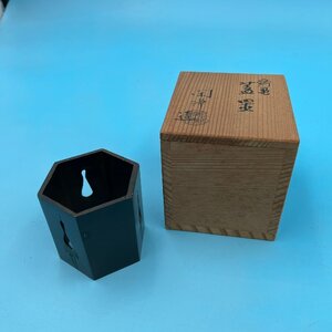 【A9271P007】蓋置　鶴亀蓋置　山本閑浄　銅製　茶器　茶道具　和風　和文化　コレクション　共箱付　縁起物　ツル　カメ　六角形　茶道