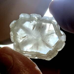 内蒙古産の放射状の模様のある水晶スライス・6g（中国産鉱物標本）