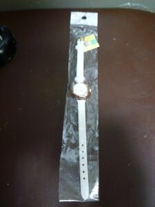 韓国製未使用　腕時計　白色バンド　電池交換して発送