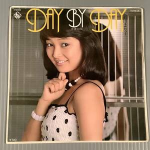 シングル盤(EP)◆倉田まり子『DAY BY DAY』作詞：亜蘭知子 作曲：都倉俊一 編曲：清水信之『罪 to me』◆良好品！