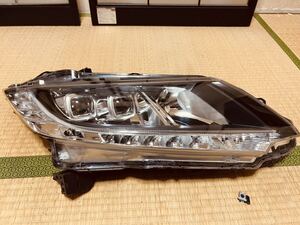 6JJ17 オデッセイ アブソルート RC1 RC4 KOITO 100-18076前期 純正 LED ヘッドライト 右KOITO 100-18076 右ヘッドライト