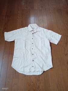 1182【中古品】YUKI TORIIユキ トリイ 半袖シャツ　ベージュホワイトライン花柄地模様入 ストライプ　 メンズ　サイズ　Ｌ