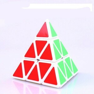 特定のパズルPyramidcubeマジックスピードキューブ　pyramidc white　SN1