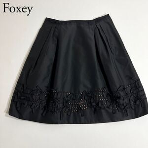 美品 FOXEY BOUTIQUE フォクシーブティック　フレアスカート シルクスカート スイングスカート カットワーク リボン 膝丈 絹 40 ブラック