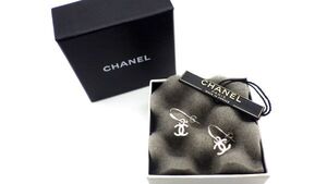 ●中古 CHANEL フープ ピアス シャネル ココマーク シルバーカラー 箱アリ