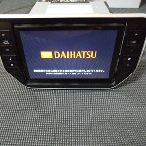 【中古】DAIHATSU 純正オプション 8インチ メモリーナビ LA150ムーブ用？パネル付き 地図データ2014年 