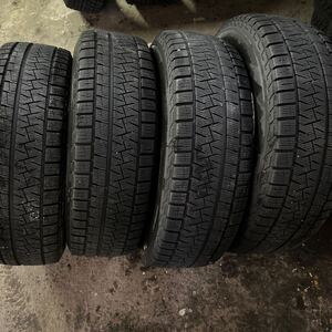 ピレリー　225/65R17 ４本セット　バリ山　19年式