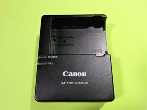 【美品】【即決】 Canon キャノン 【純正品】 バッテリー充電器 LC-E8 　　　LP-E8 用 　2.