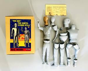 ビリケン商会（BILIKEN）リアルモデルシリーズ「THE DAY THE EARTH STOOD STILL クラートゥ with ゴート」ソフトビニール製フィギュア