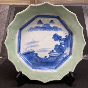 古伊万里 染付青磁　山水絵飾皿　釉抜け、小削げ有り　合い箱付き　　径約３１センチ　高さ約6センチ　　　アンテーク 