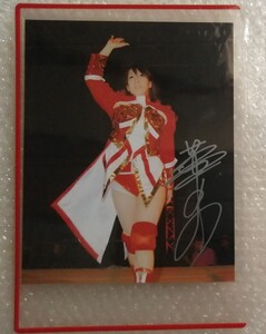 2008年 BBM 証明 刻印有り 華名 直筆サイン入 B5 写真 硬質ケース付 女子プロレス WWE ASUKA 明日華 Damage CTRL Superstar 変幻自在