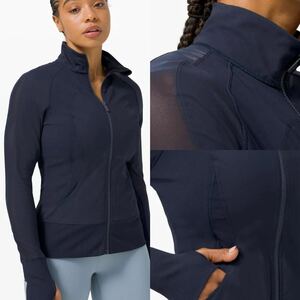 1.6万ルルレモン(Lululemon) ネイビー薄手ジャケットUSA 8 (Ｌ〜XL相当) 美品　「Leaning to Win Jacket」/春夏モデル/メッシュ/ヨガ/