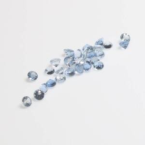 キレイ 濃いめのアクアマリン 2mmラウンドのロット 30ケで1.15ct