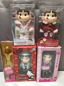 ペコちゃん人形4体＋Barbie バービー人形　ハローキティ　着物ドレス　2004・2009　Peko’ｓＤoll　スノーボード・手袋が入っている　人形