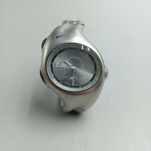 E ナイキ　VD82-5020 WR0068 腕時計　シルバー　