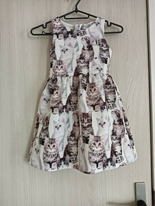 H&M　ねこ柄ワンピース　サイズ110