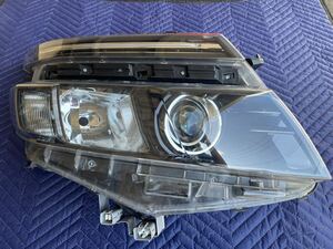 破損無し　トヨタ ヴォクシー ZRR80W ヘッドライト　右　 前期 LED Ｌ刻印