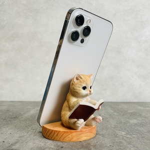 スマホスタンド 本を見る茶トラ猫 ネコ 卓上 置物 動物 かわいい おしゃれ 写真立て スマホホルダー woobia ウービア