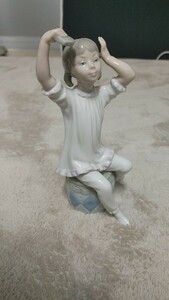 LLADRO リヤドロ ブラシをかける少女