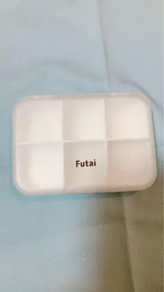 ⭐️匿名配送⭐️ Futai(フタイ) シンプルシックスグリッドピルケース ホワイト