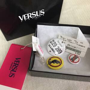 美品（送料込）ヴェルサーチ■ベルサス 缶バッチ セット VERSUS VERSACE 