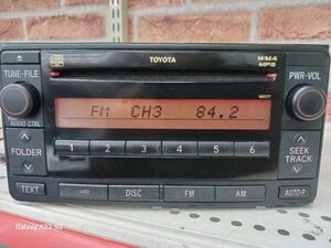 トヨタ純正　８６１２０－５２Ｄ９１　ＡＭ、ＦＭ、ＣＤデッキ　中古品