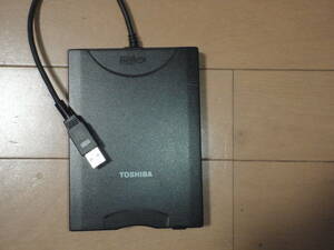 Toshiba-4-1　Toshiba製ＵＳＢ接続FDD PA3214U-2FDD