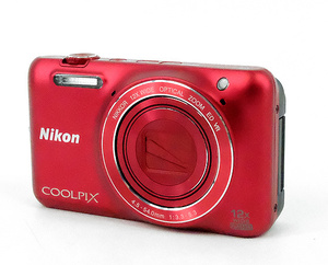 【中古】Nikon製 デジカメ COOLPIX S6600 レッド/1602万画素 [管理:303101021]