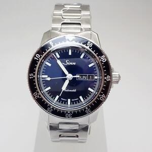 【新品未使用】Sinn(ジン) 104.ST.SA.I.B デイデイト 自動巻き メンズ 箱付 ギャランティーカード付 シースルーバック 送料無料！！