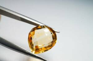 【高級宝飾品用ルース】色の濃い透明度抜群のシトリン（トパーズ）極上ルース3.93ct