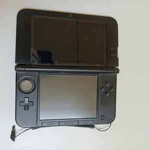 ★　ＮＩＮＴＥＮＤＯ　３ＤＳ　ＬＬ　シルバーブラック　【中古品】　！ 