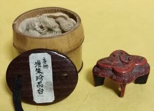 明代 堆朱 珍品台 剔紅 雲紋四脚香炉 細密彫刻 共箱／漆芸 中国 美術