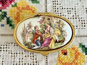 ヴィンテージ ** ヴィクトリアンデザインの美しいピルケース vintage pill case italy