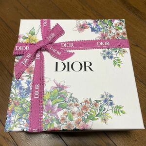 【新品未使用】ディオール Dior フラワー 花柄 2023 ギフト ボックス 大サイズ 花柄 ラッピング 箱 ピンク リボン ペーパークッション付き